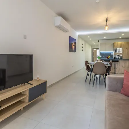 Stay Steps Away From The Sea In Sliema - Sleeps 6 Exterior foto