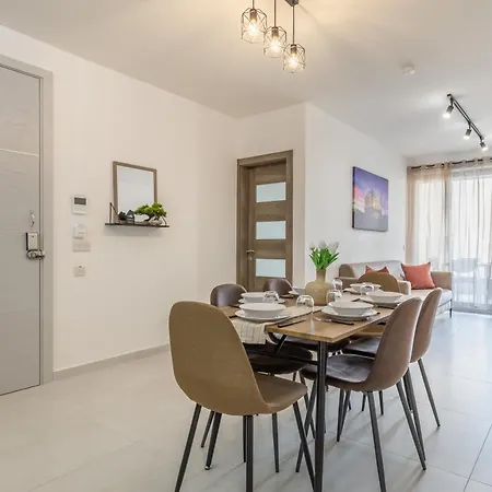 Stay Steps Away From The Sea In Sliema - Sleeps 6 Exterior foto